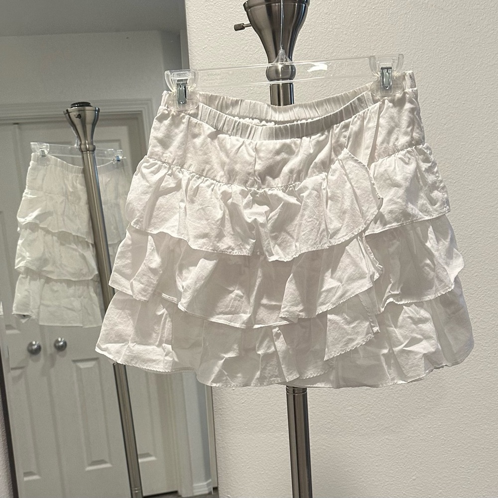Old Navy Skort White Frill - size Childrens Clothing: 14